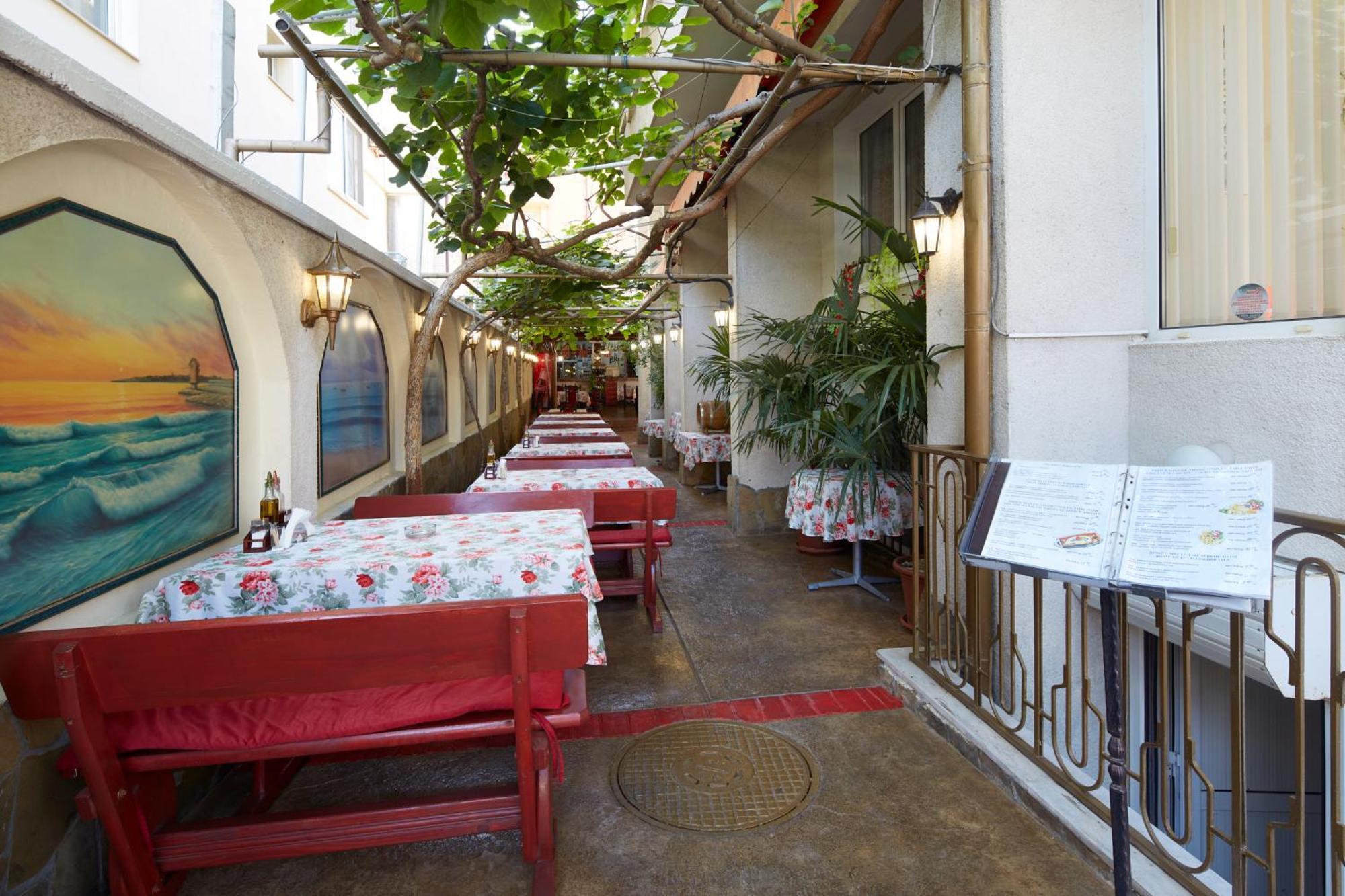 Family Hotel Andreev ネセバル エクステリア 写真
